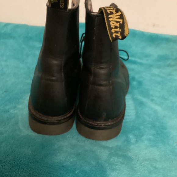Dr.MARTEN ORIGINAL BOOTS Sz 7 Men / Sz 8 Women